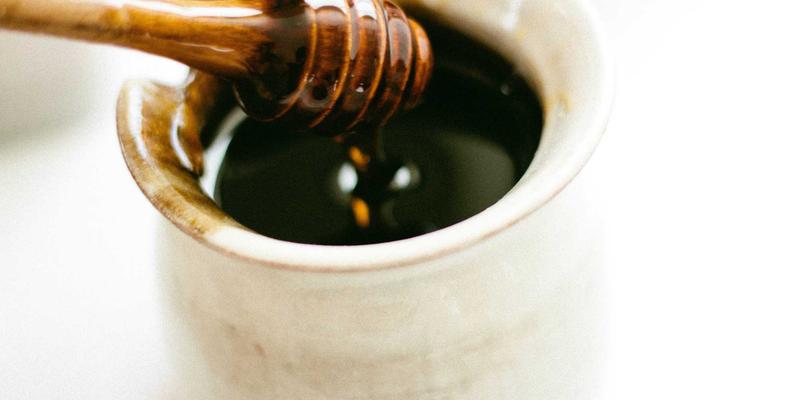 从面料到剪裁：揭秘星级酒店职业装如何传递服务理念 | 兴华服装厂团体服装定制指南